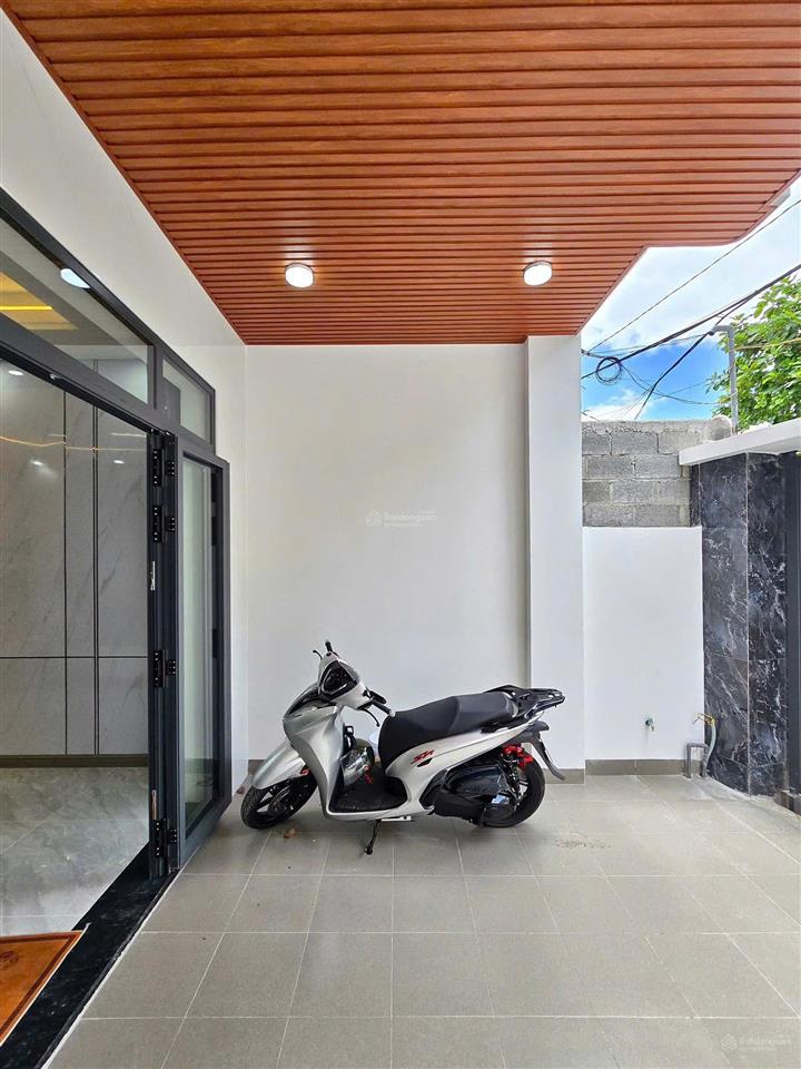 Chủ gởi bán nhà 1 trệt 2 lầu mới xây p. bửu hòa, 4,4x16=72m2, sổ riêng, đã hoàn công, tặng nội thất