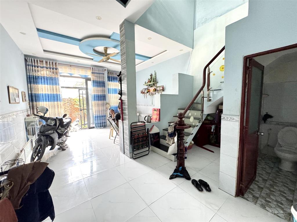 Chủ gởi bán nhà 1 trệt 1 lầu ngay chợ tân vạn,5,5x12=66m,2pn,thổ cư 100%,sổ riêng,vào ở ngay