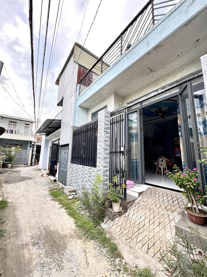 Chủ gởi bán nhà 1 trệt 1 lầu ngay chợ tân vạn,5,5x12=66m,2pn,thổ cư 100%,sổ riêng,vào ở ngay