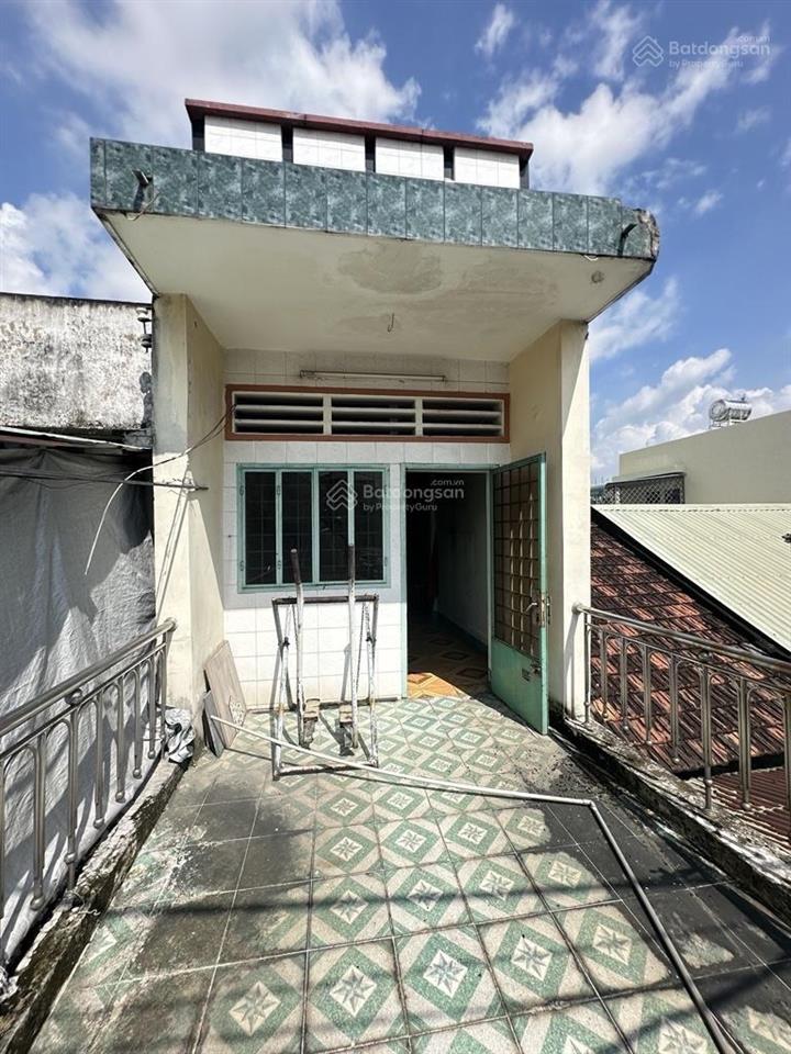 Chủ gửi bán nhà bửu hoà 1 trệt 1 lầu mặt tiền chợ đồn, 3x16,5=47.8m2 sổ riêng thổ cư 100%, kd ok
