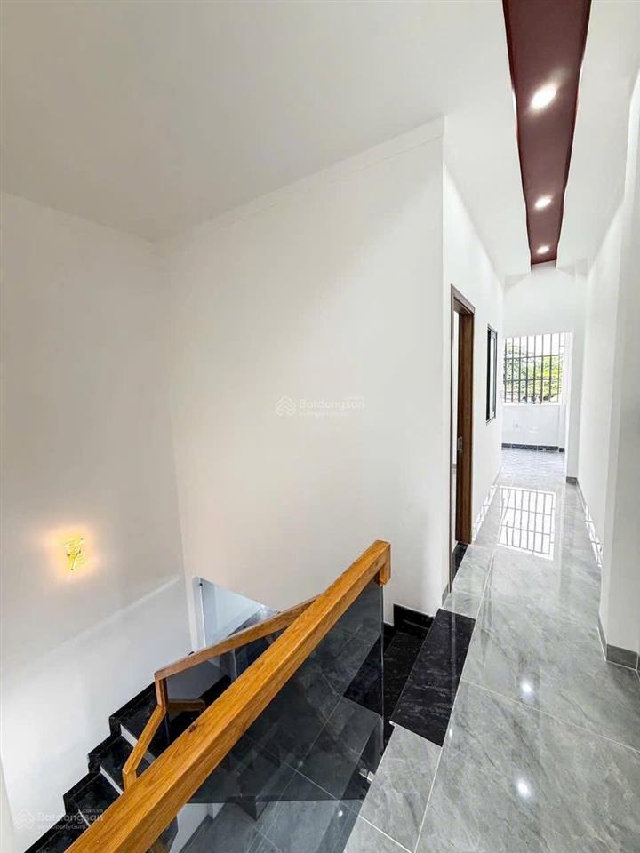 Chủ gởi bán nhà hoàn công 1 trệt 1 lầu kdc tân vạn, 4x16,8=67,1m2, đường xe hơi, tặng full nội thất