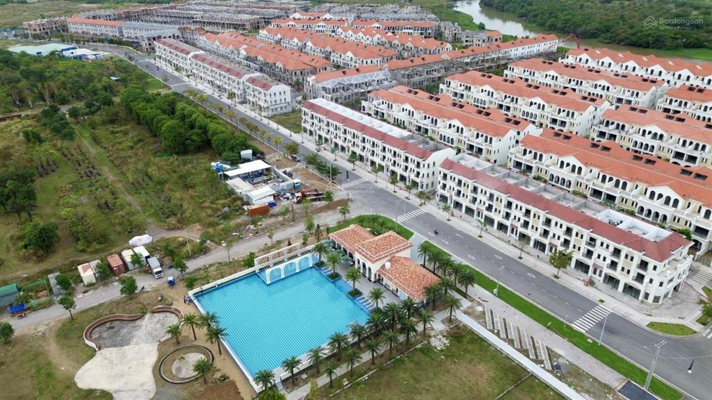 Bán lỗ shophouse 2 mặt tiền aqua city 6x19.5m vị trí sầm uất, sẵn nhà. 0932 038 ***