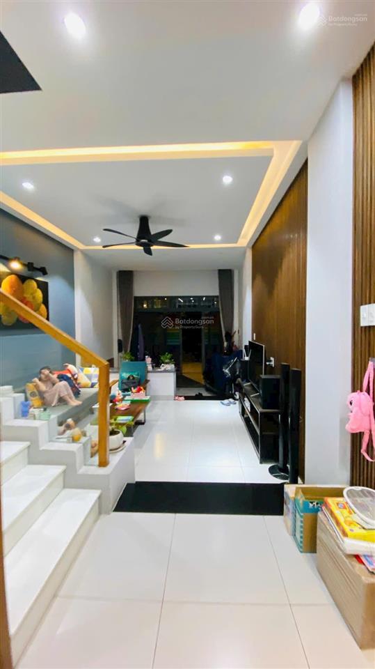 Nhà 3 tầng ngay 4s linh đông sát phạm văn đồng hẻm thông oto nhà mới sổ hồng hoàn công