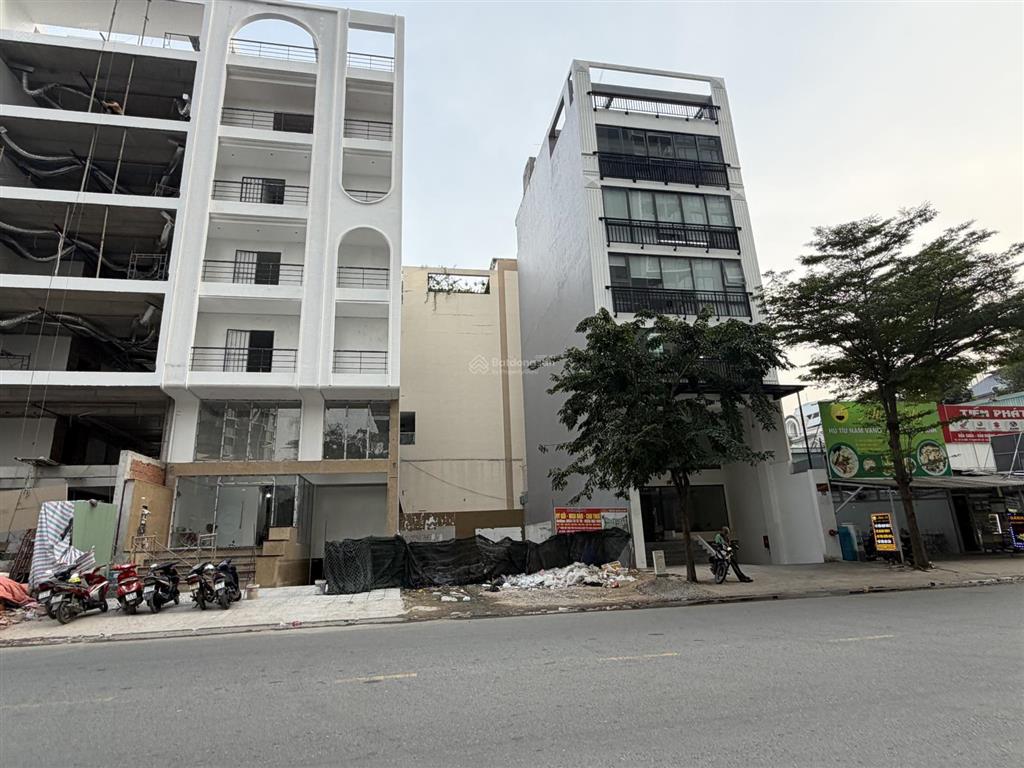 Đất mặt đường tạ hiện chỉ 440tr/m2, xây được 8 tầng. dt 100m2 đến 144m2. ngay ngã tư th và nvk.