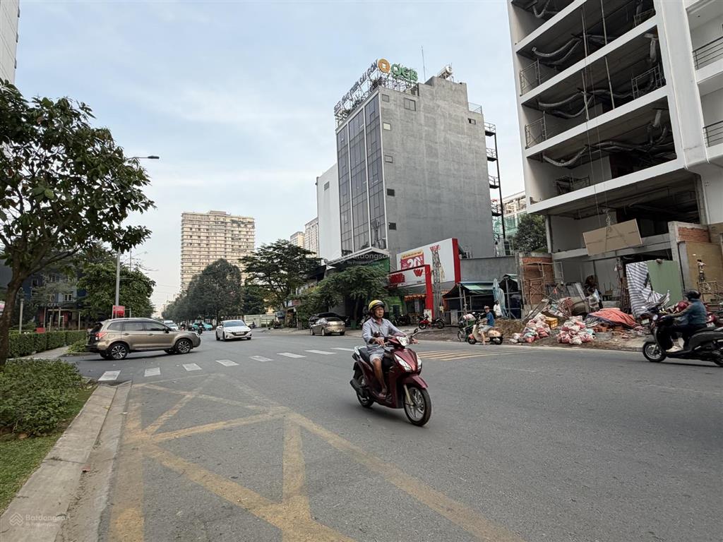 Đất mặt đường tạ hiện chỉ 440tr/m2, xây được 8 tầng. dt 100m2 đến 144m2. ngay ngã tư th và nvk.