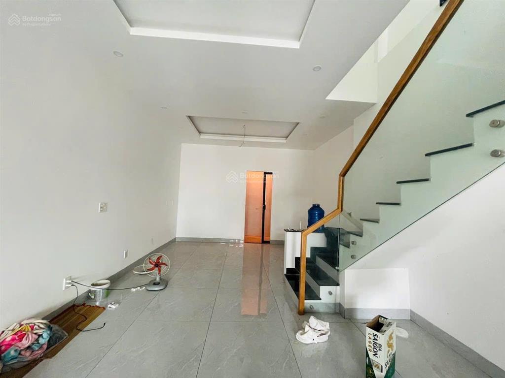 Nhà 2 tầng hướng đông nam hẻm ô tô gần phạm văn đồng