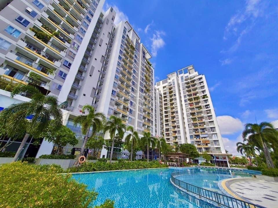 Bán penthouse có sân vườn riêng dự án opal 300m2 đường phạm văn đồng  0932 011 ***