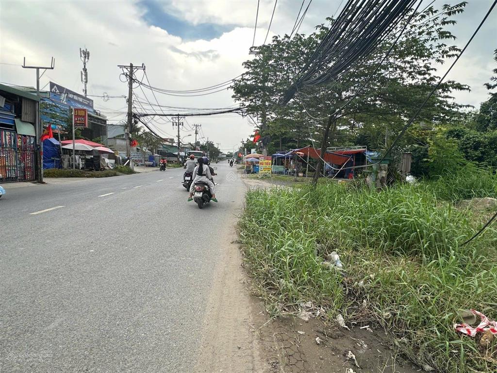 Bán đất mặt tiền bưng ông thoàn quận 9,diện tích 2096m giá 82 tỷ ngang 21m  0915 698 ***