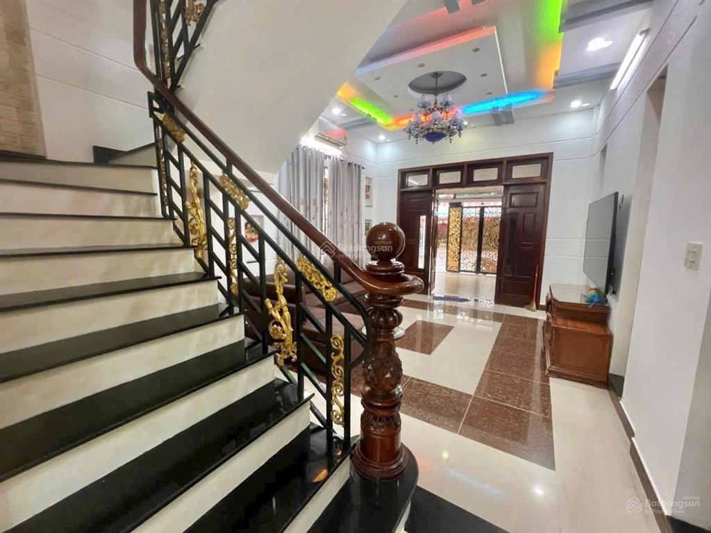 Bán nhà mặt tiền đường 39 diện tích 95m 1 trệt 3 lầu giá 12.7 tỷ khu kinh doanh sầm uất 0915 698 ***