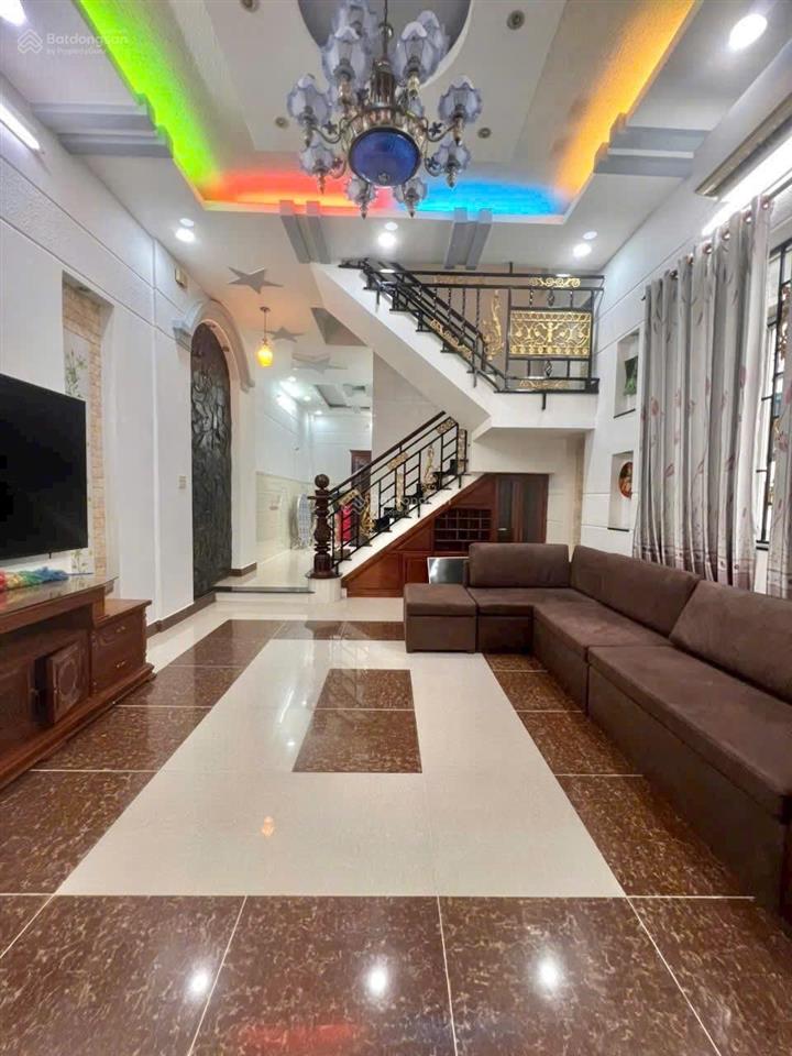 Bán nhà mặt tiền đường 39 diện tích 95m 1 trệt 3 lầu giá 12.7 tỷ khu kinh doanh sầm uất 0915 698 ***