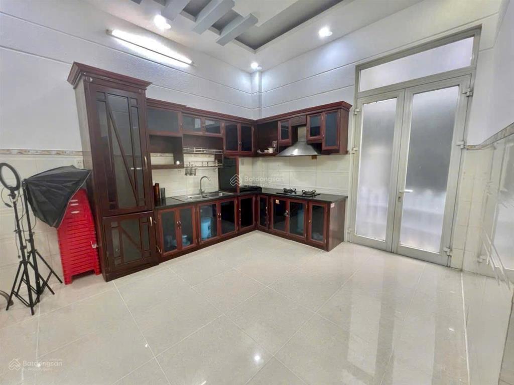 Bán nhà mặt tiền đường 39 diện tích 95m 1 trệt 3 lầu giá 12.7 tỷ khu kinh doanh sầm uất 0915 698 ***