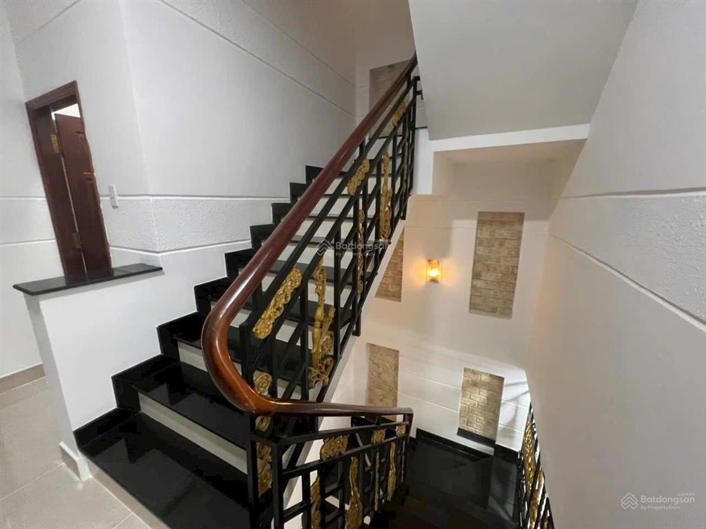 Bán nhà mặt tiền đường 39 diện tích 95m 1 trệt 3 lầu giá 12.7 tỷ khu kinh doanh sầm uất 0915 698 ***