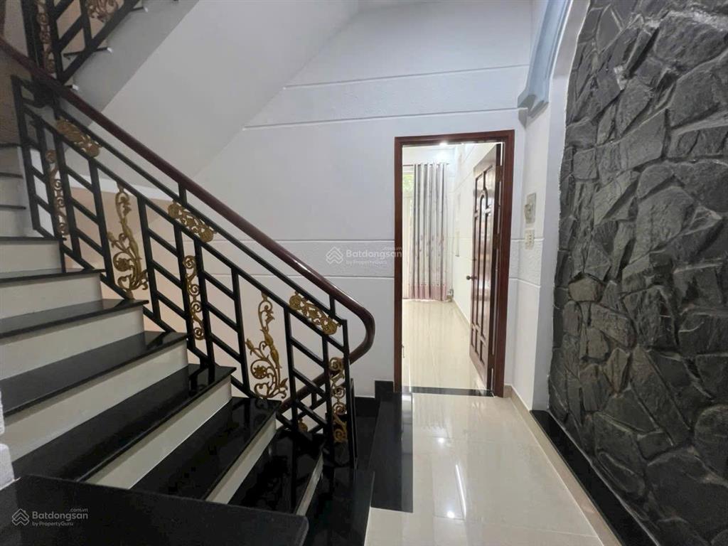 Bán nhà mặt tiền đường 39 diện tích 95m 1 trệt 3 lầu giá 12.7 tỷ khu kinh doanh sầm uất 0915 698 ***