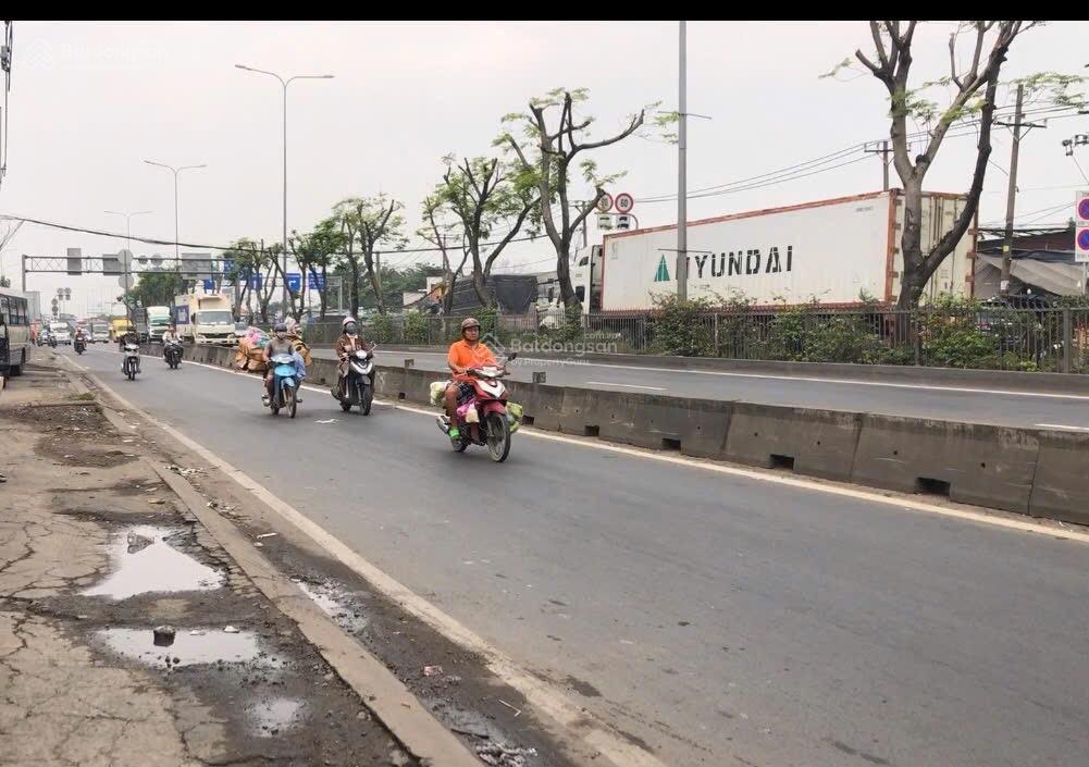 Cho thuê xưởng mặt tiền ql1a gần ngã tư bình phước thủ đức dt15x27m=400m2 phù hợp kinh