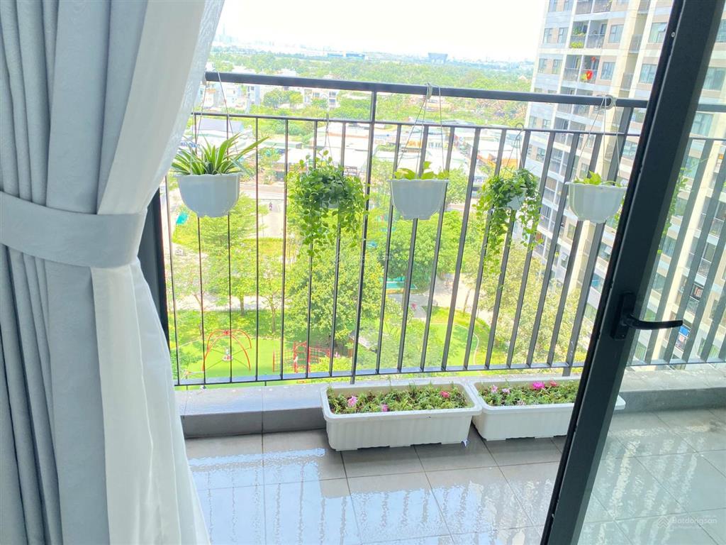 Bán nhanh căn hộ vinhomes 2pn tầng trung giá 2,6 tỷ, công chứng ngay