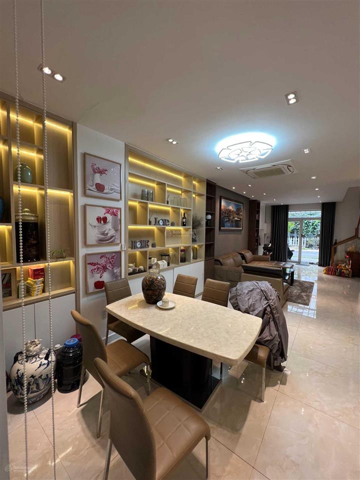 Chính chủ bán nhà phố mega ruby diện tích 80m2. nội thất. view thoáng  gọi 0982 667 *** phan điền