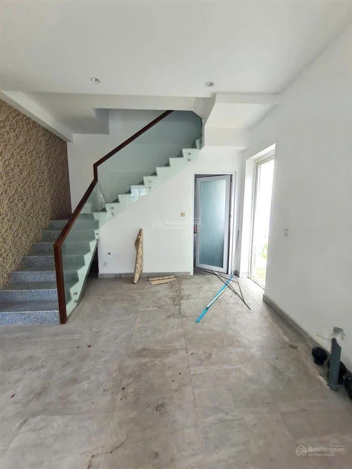 Phan điền bán nhà phố mega village khang điền 5x15m. nhà hoàn thiện bên ngoài. gọi ngay 0982 667 ***