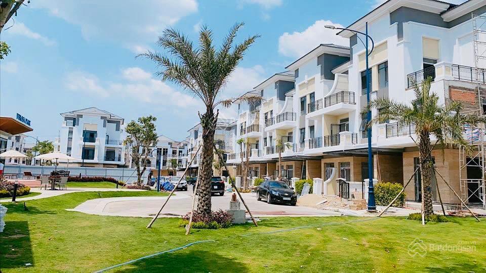 Chính chủ gửi bán nhà phố verosa park 6x17m trục chính 20m. view công viên. gọi ngay 0982 667 ***