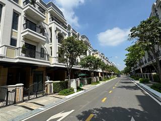 Chính chủ cho thuê nhà the classia khang điền 5x19m. nội thất cơ bản có bàn ghế văn phòng