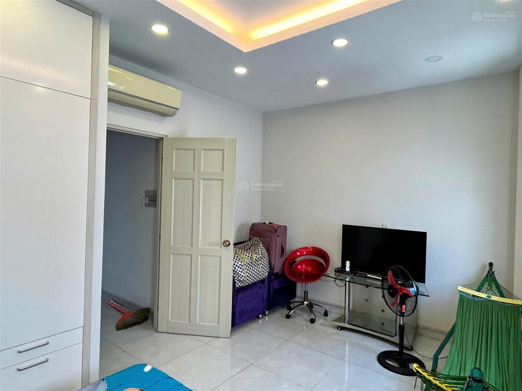 Chính chủ cho thuê nhà phố mega village khang điền 5x16m. nội thất cơ bản đường 20m