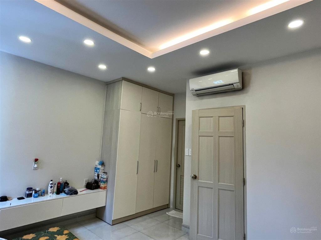 Chính chủ cho thuê nhà phố mega village khang điền 5x16m. nội thất cơ bản đường 20m