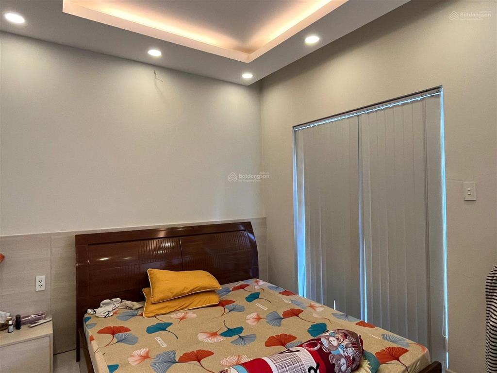 Chính chủ cho thuê nhà phố mega village khang điền 5x16m. nội thất cơ bản đường 20m