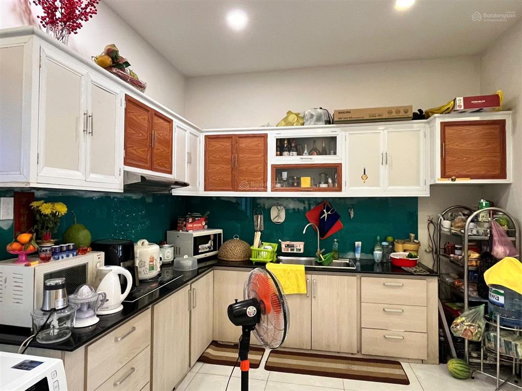 Chính chủ cho thuê nhà phố mega village khang điền 5x16m. nội thất cơ bản đường 20m