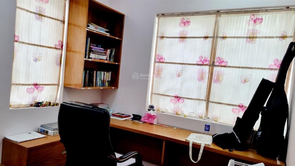 Chính chủ bán nhà phố mega village 5x19m. view trực diện hồ bơi. căn góc 3 mặt thoáng.sổ hông riêng