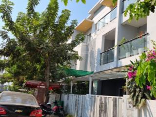 Chính chủ bán nhà phố mega village 5x19m. view trực diện hồ bơi. căn góc 3 mặt thoáng.sổ hông riêng