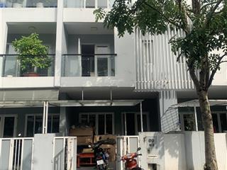 Chính chủ cho thuê nhà phố liền kề mega village 5x17m view hồ bơi. nội thất cơ bản. gọi 0982 667 ***