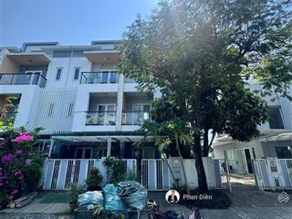 Chính chủ bán nhà phố mega village khang điền 5x19,5m view hồ bơi. gọi ngay 0982 667 *** mr phan điền