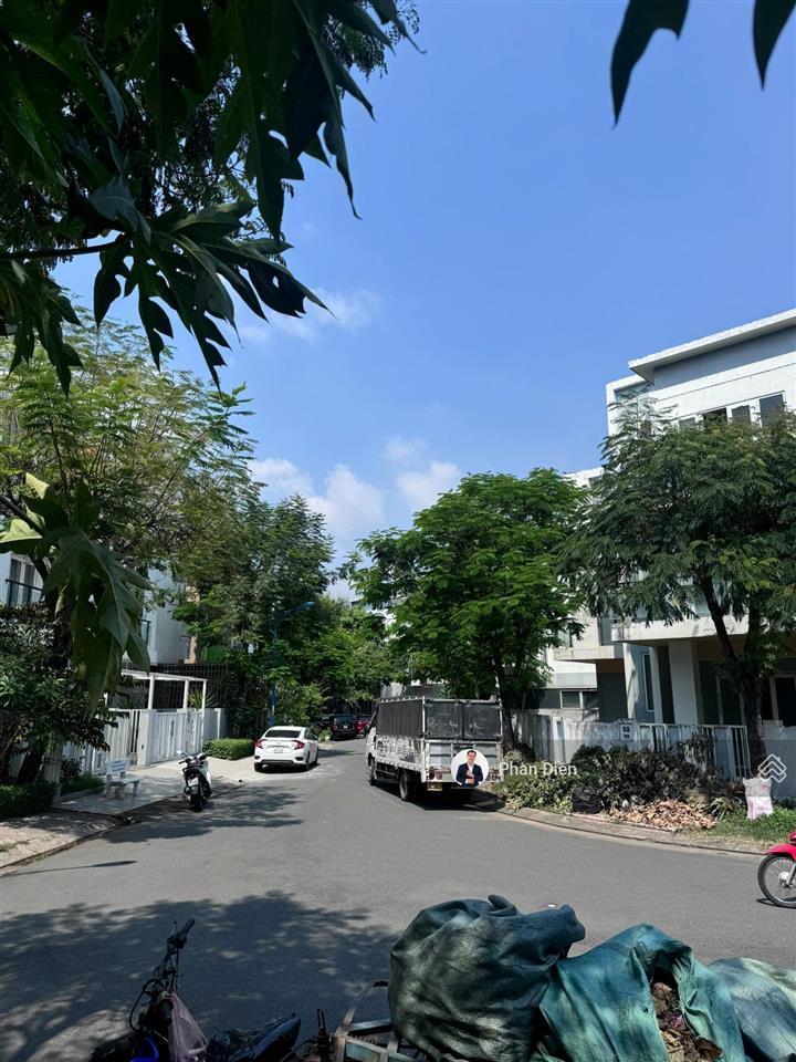 Chính chủ gửi bán nhà phố mega village khang điền 5x19m view hồ bơi gọi ngay 0982 667 *** mrphan điền