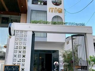 Bán nhà mặt tiền hẻm ô tô tránh nhau. đang có hợp đồng thuê 25tr. cách biển nha trang 5p. sổ hồng