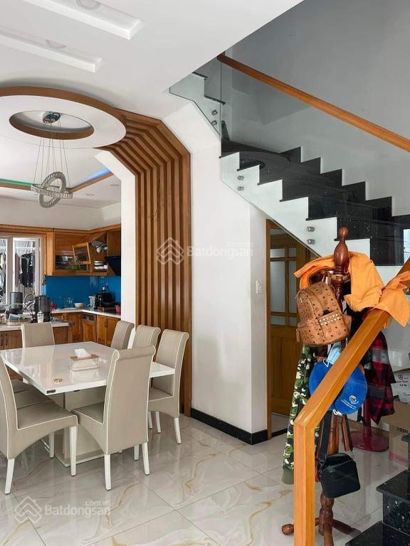 Chính chủ bán biệt thự melosa khang điền, diện tích 8x25m, hướng đông full nội thất, tặng hồ cá koi