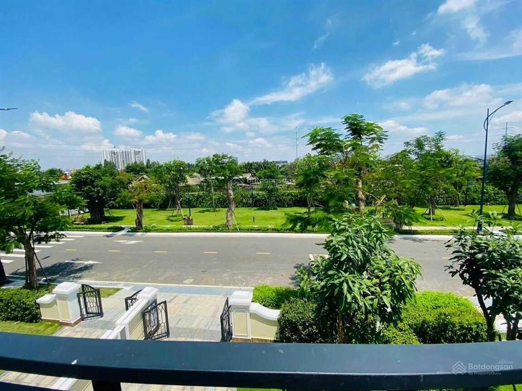 Chính chủ bán biệt thự verosa park 8x28m. sổ hồng riêng, view công viên, gọi 0982 667 *** mr điền