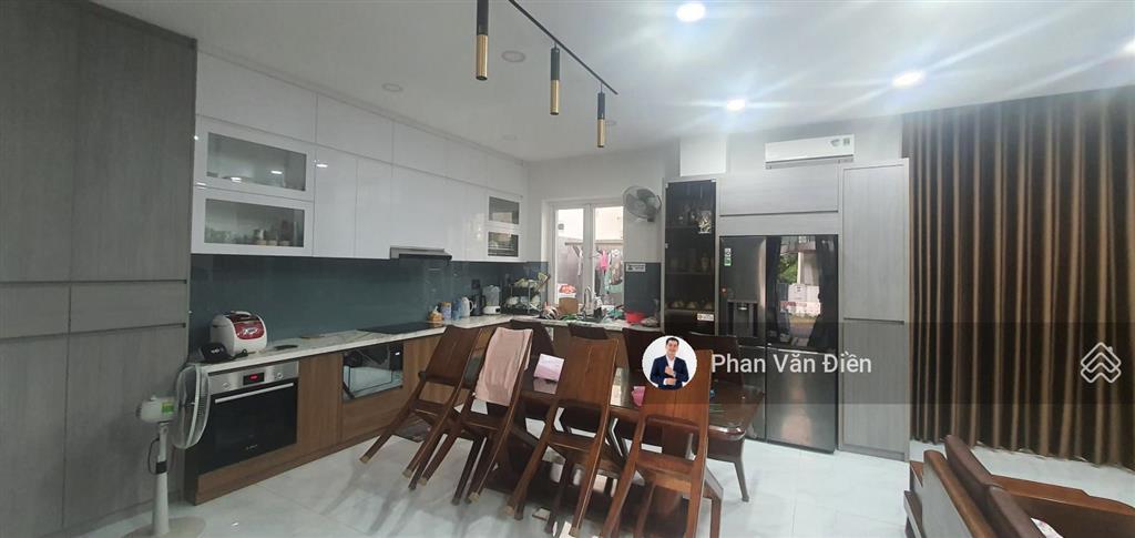 Chính chủ bán nhà phố mega village 8x14,5m. nội thất đầy đủ. gần hồ bơi. gọi ngay 0982 667 ***
