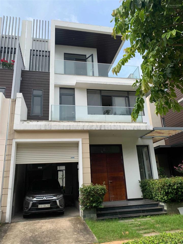 Chính chủ bán căn biệt thự lucasta 10x23m. hoàn thiện bên ngoài. đường 20m. gọi ngay 0982 667 ***