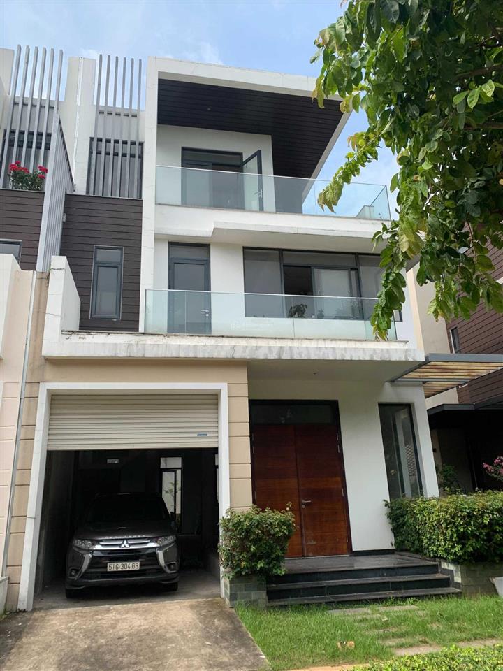 Chính chủ bán căn biệt thự lucasta 10x23m. hoàn thiện bên ngoài. đường 20m. gọi ngay 0982 667 ***