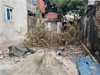 Mảnh đất vuông vắn, nở hậu xây ccmn thì quá hợp lý. tây mỗ giá nhỉnh 100tr/m2