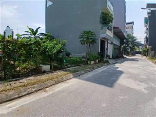 60m2 đất phân lô dịch vụ trũng trên, đường nhựa vỉa hè, vị trí đẹp, cách ga nhổn 1km.