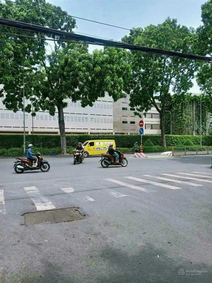 Chính chủ cần bán nhà mặt tiền kinh doanh ngay aeon mall
