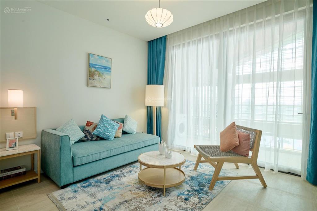 Bán căn hộ 2pn cách biển một bước đi bộ sang bãi tắm, chủ đầu tư uy tín, bàn giao full nội thất
