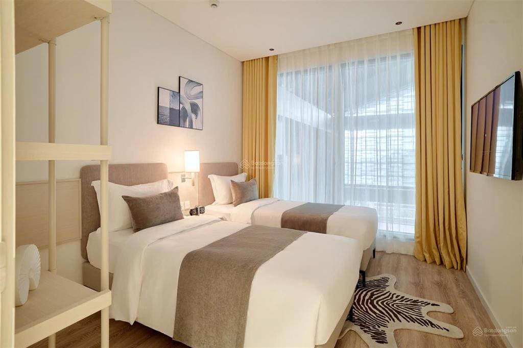 Bán căn hộ 2pn cách biển một bước đi bộ sang bãi tắm, chủ đầu tư uy tín, bàn giao full nội thất