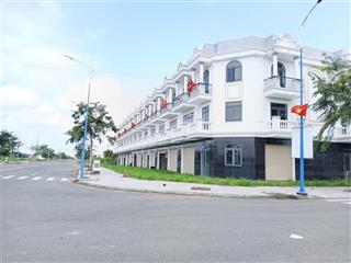 Bán nhà mặt phố giá 3,4 tỷ/100m2. sổ hồng công chứng