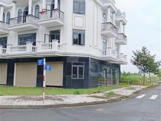 Đi nước ngoài định cư, bán gấp cân góc tâm huyết. giá 4,8 tỷ. sổ hồng công chứng ngay