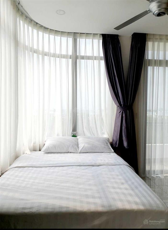 Căn hộ dịch vụ full nội thất 20m2 view hồ bơi, giá 4,2 tr/tháng