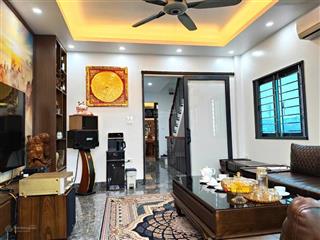 Bán nhà phố thạch bàn 1 nhà ra phố, ô tô vào nhà. dt 65m2, 7,5 tầng, mt 4,3m chào giá 14.5 tỷ