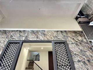 Nhà đê la thành 40m2 5 tầng 6 tỷ chín