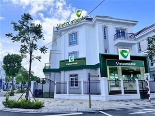 Bán bt góc nhỉnh 30 tỷ 7pn giá gốc cđt giáp công viên hồ điều hoà thành phố, mặt tiền cực rộng 26m