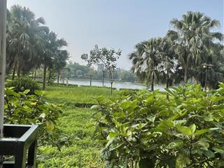Bán căn hộ cao cấp n01t1 ngoại giao đoàn ,132m, 4 phòng ngủ full nội thất ,view hồ .giá chỉ 13 tỷ